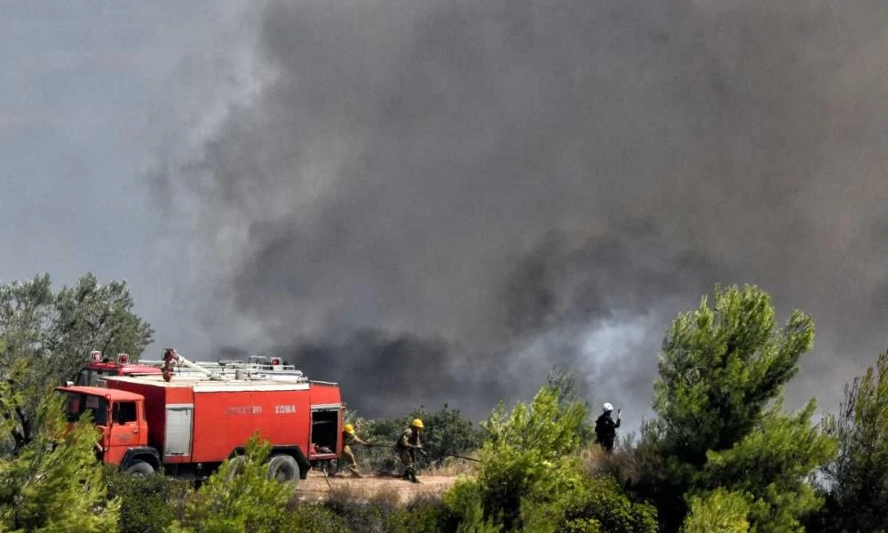 Πάτρα: Τρεις με αναπνευστικά προβλήματα λόγω της φωτιάς